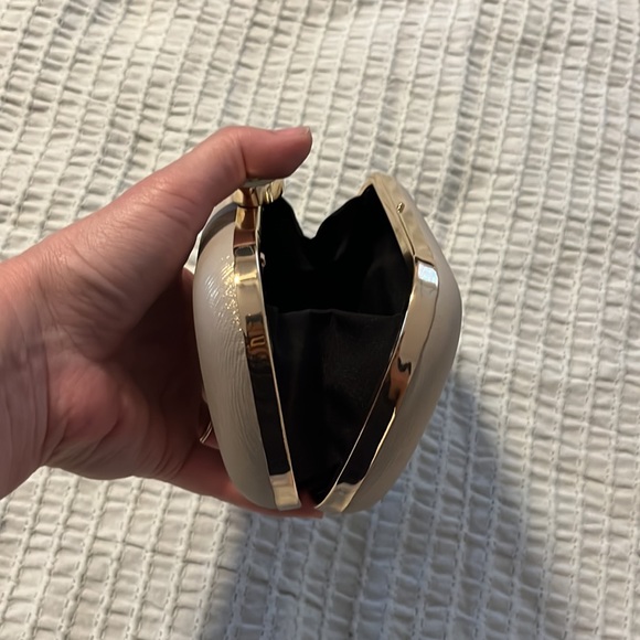 Clutch - Picture 3 of 4